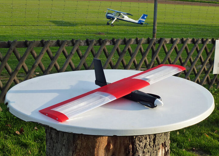 Speedy Red Mini Wing RC Plane - 3D Printable Model on Treatstock