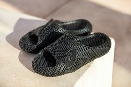 AW22_ASICS_ACTIBREEZE-3D-SANDAL_HIGHLIGHT_1013A122_001_OffModel_93A7353-scaled.jpg