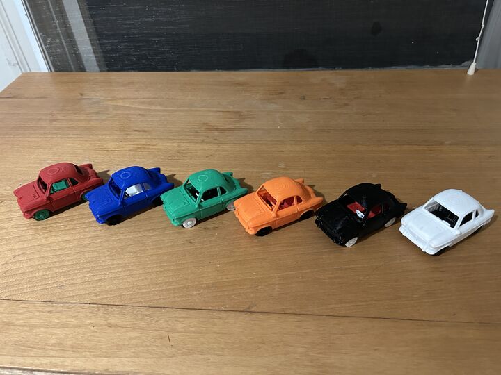 A set of 6 multicolored cute model cars!