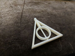DeathlyHallowsNecklace.jpg