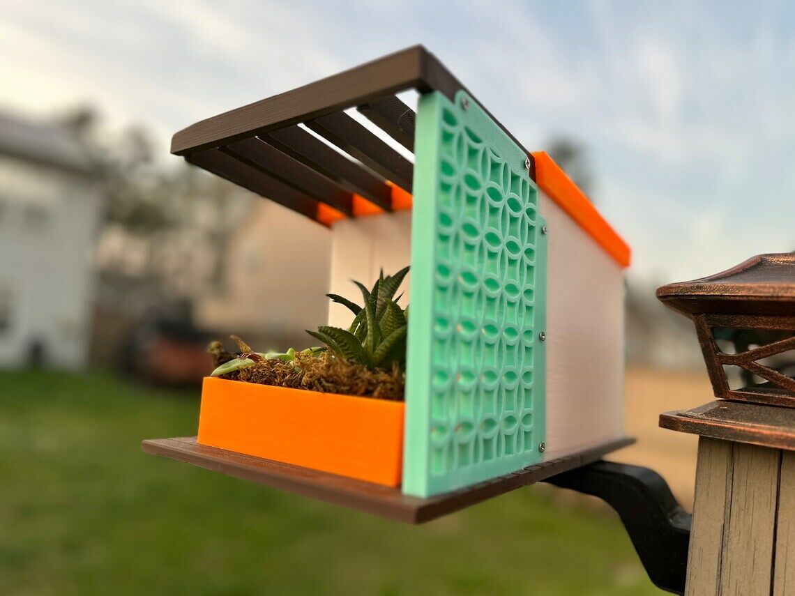 Mid-Century Modern Birdhouse_4.jpg