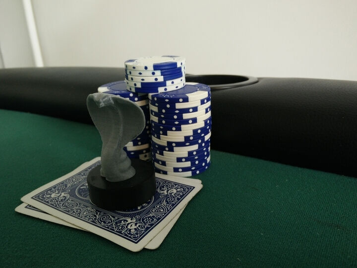 Cobra Poker Card Capper