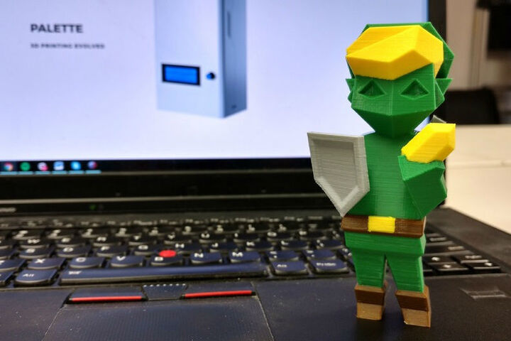 Multi-Color Low-Poly Link