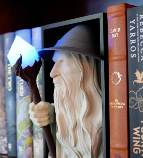 Gandalf Bookend with LED Light Staff – 3D Printed Fantasy Decor for Book Lovers
