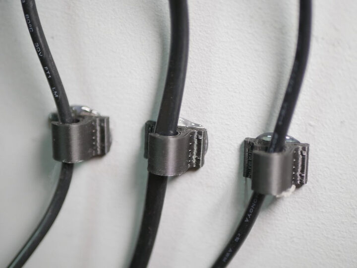 Simple Wall Cable Clip