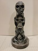 3skulls.jpg