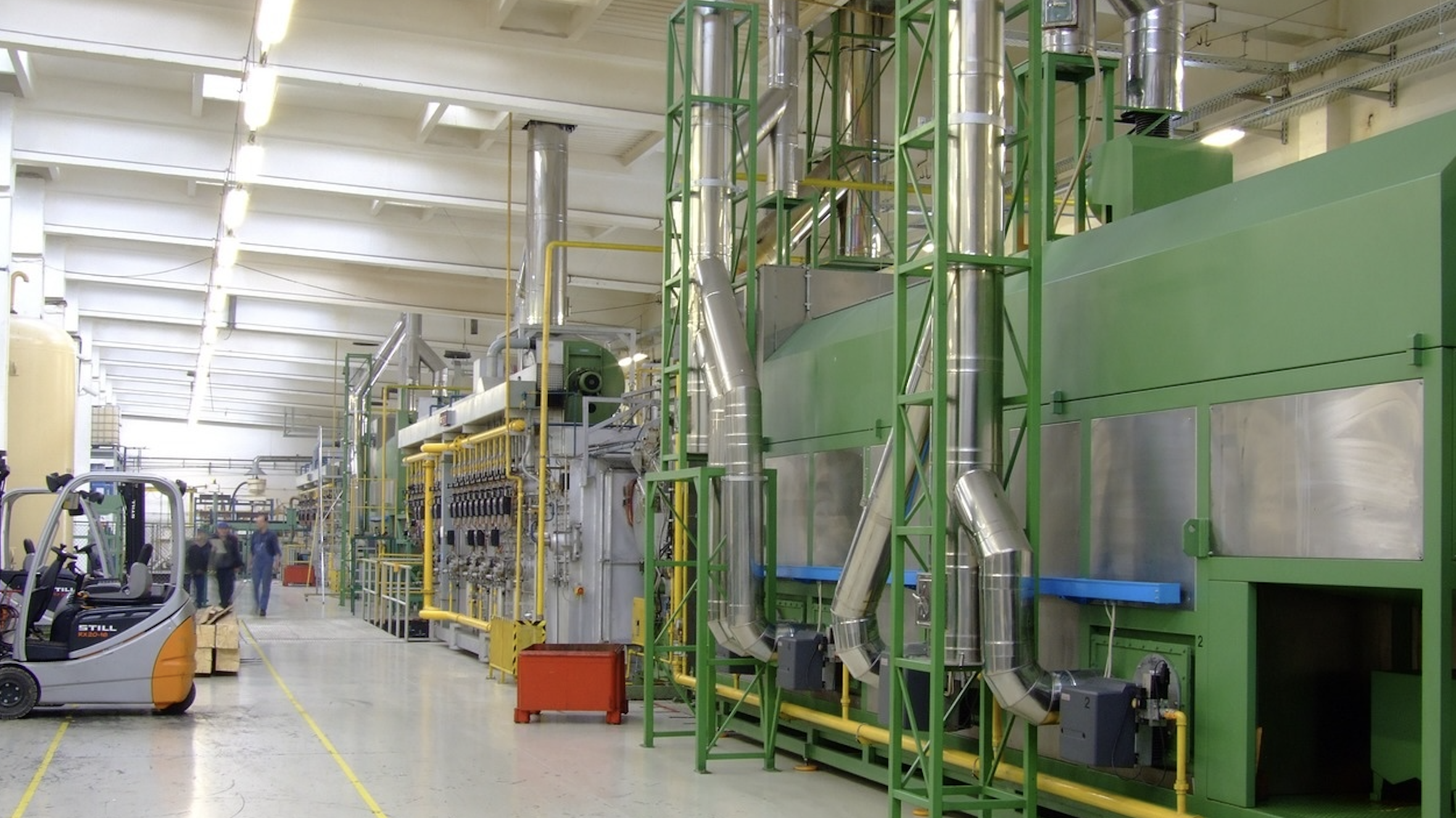 Optimizing Logistics: Durable Packaging and Custom Cutting for Scalable Production