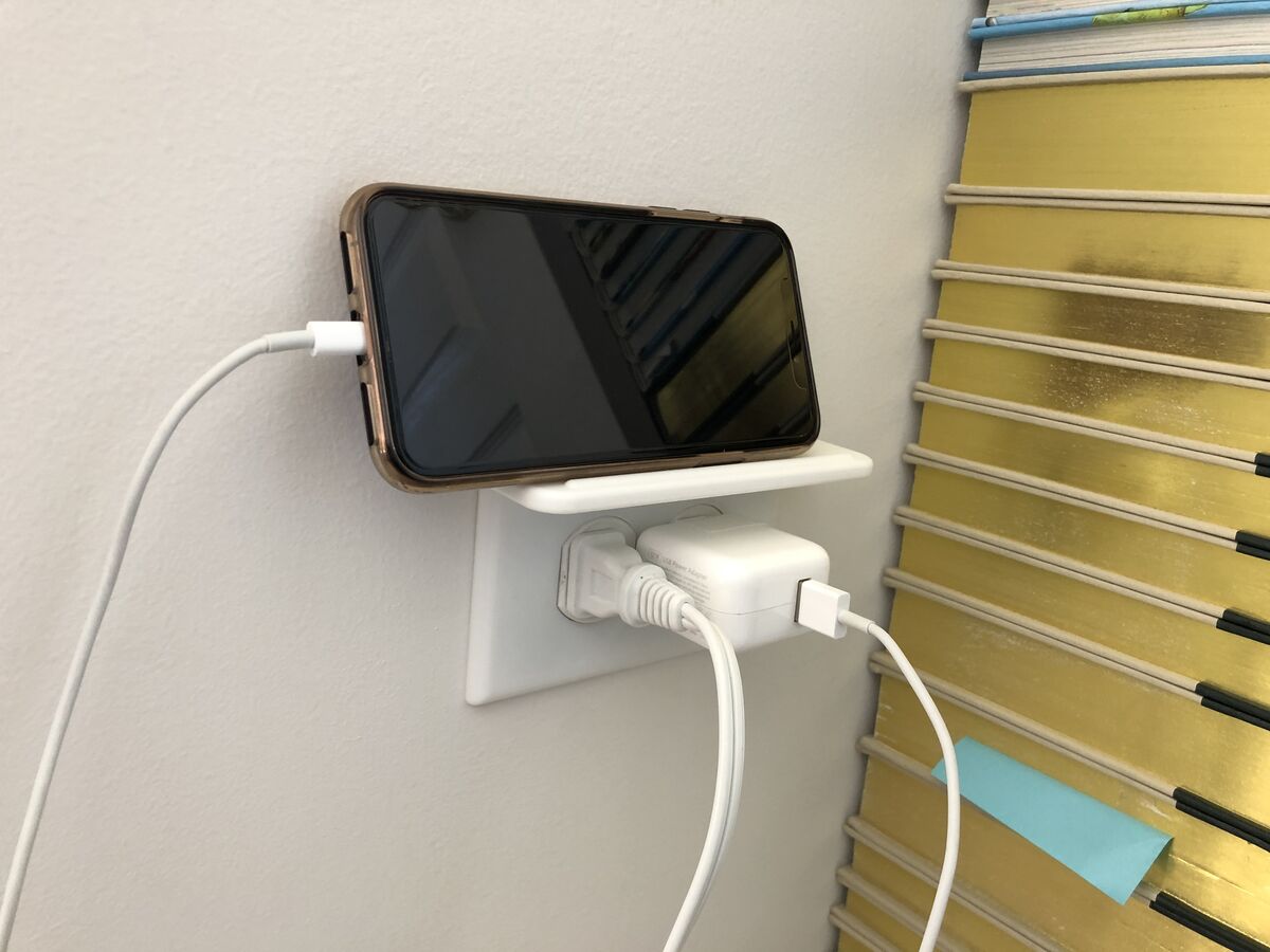 outlet-shelf-in-use.JPG