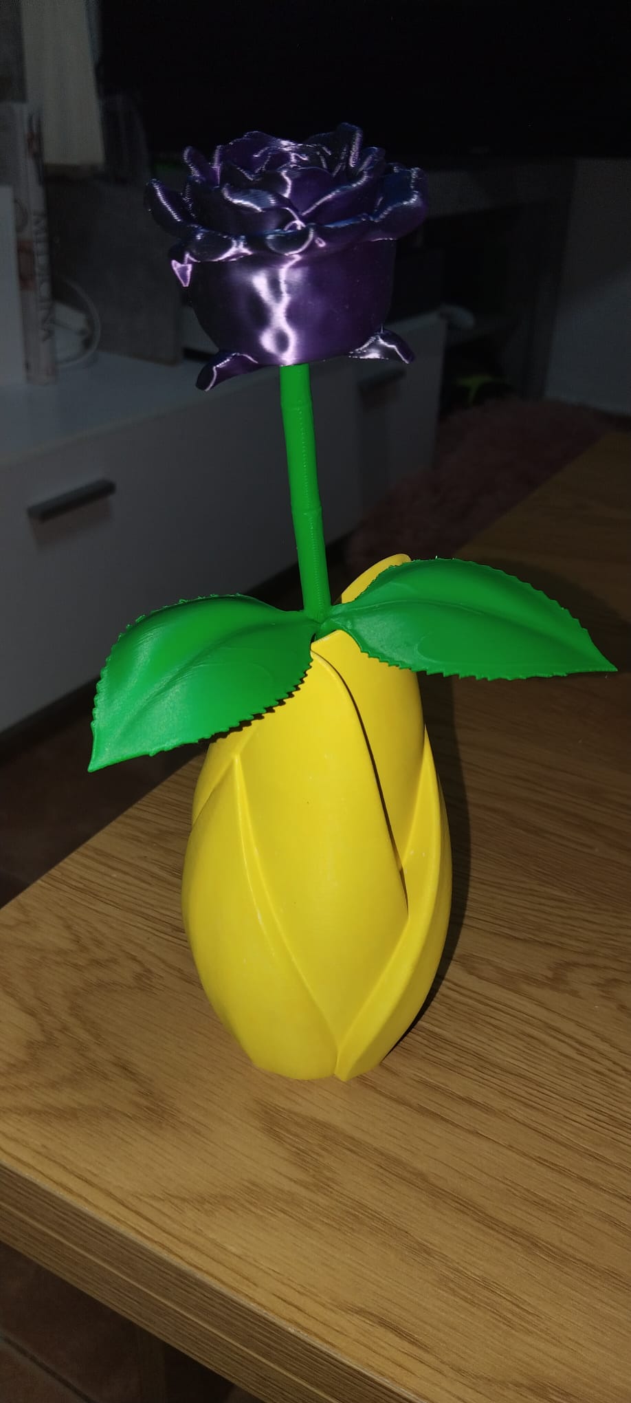 FLORERO Y FLOR.jpeg